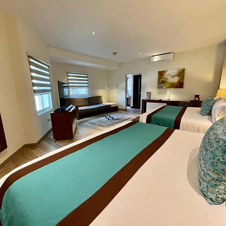 Aurea Hotel And Suites Zapopan Bagian luar foto