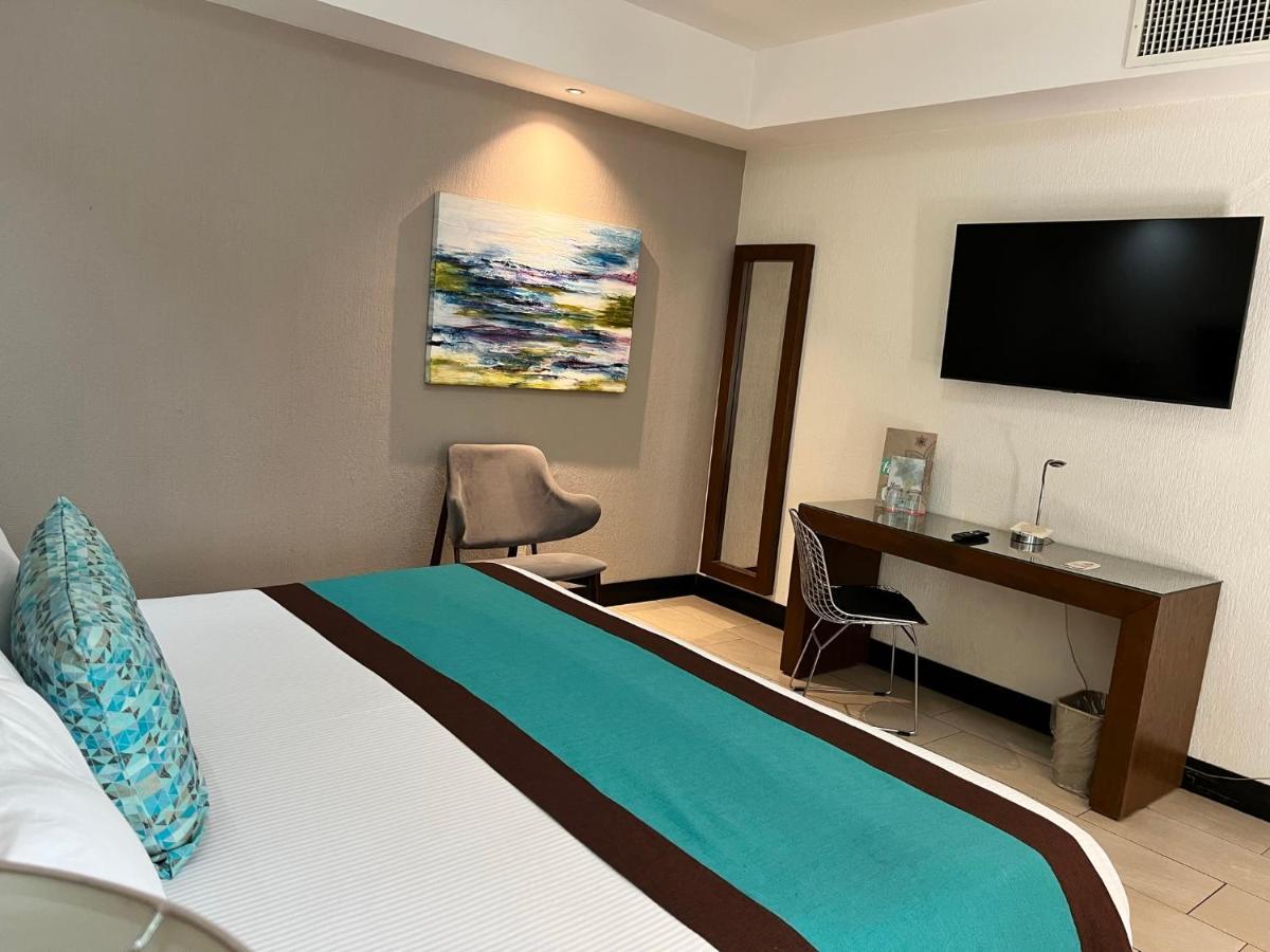 Aurea Hotel And Suites Zapopan Bagian luar foto