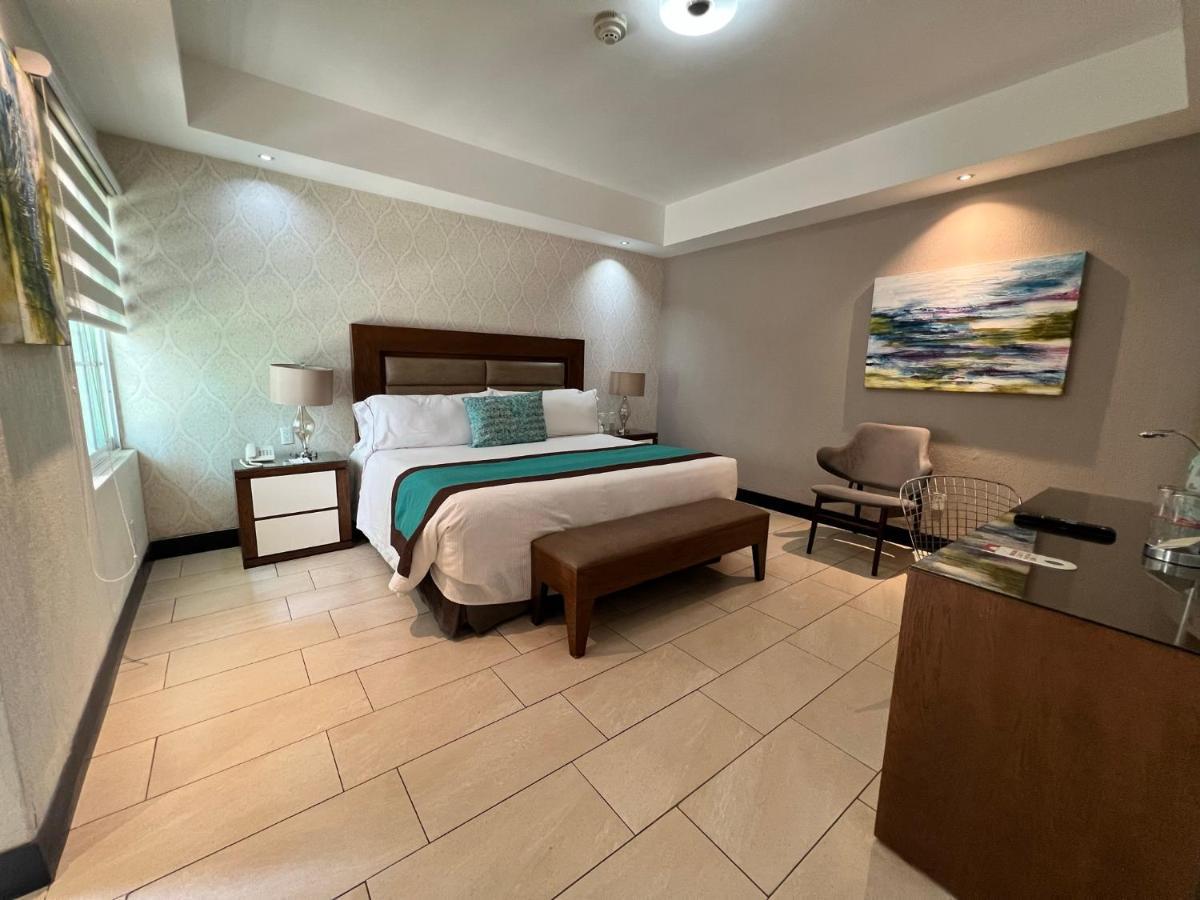 Aurea Hotel And Suites Zapopan Bagian luar foto