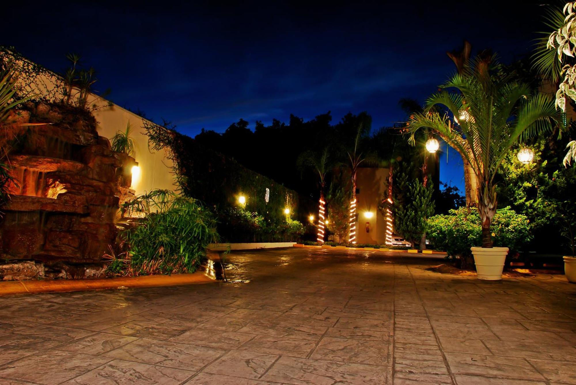 Aurea Hotel And Suites Zapopan Bagian luar foto